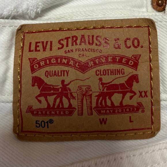 Levi's 501 Women's White Denim Distressed Frayed Raw Hem Mid Rise Jean Shorts 27 - Picture 4 of 5